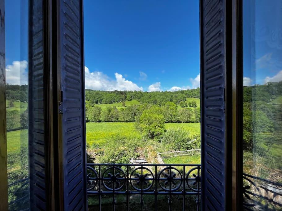 Gite A La Ferme Au Coeur De L'Auvergne Saint-Hippolyte  ภายนอก รูปภาพ